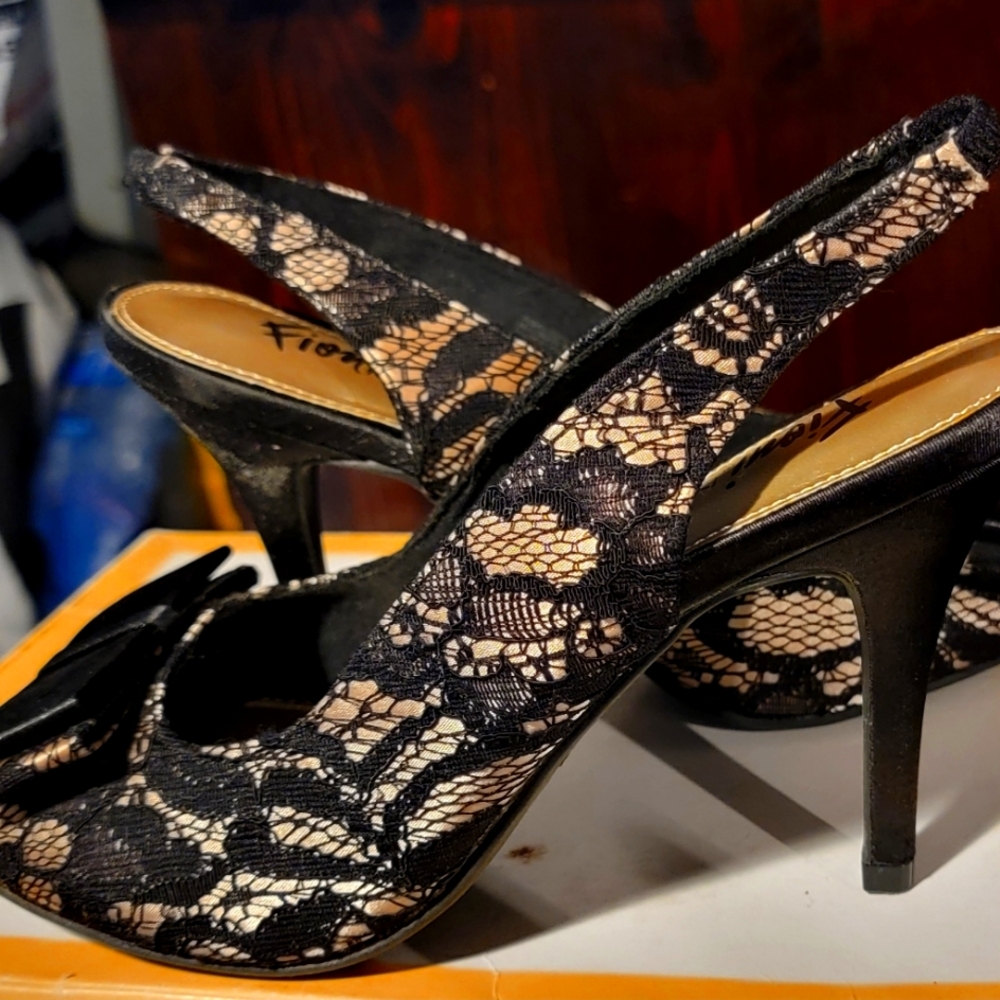Women's Fioni Sz 8 Peep Toe